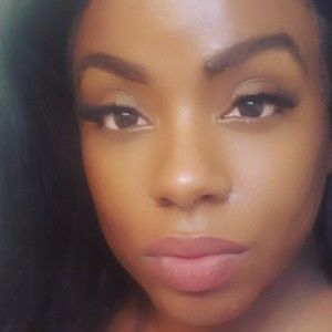 Meet your Posher, Dominique